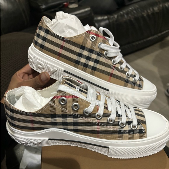 Brand New in the box never worn - Picture 2 of 7